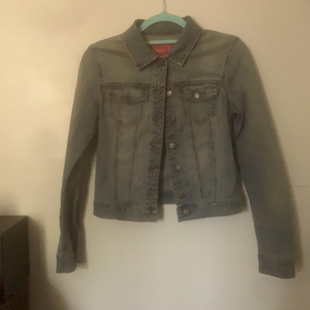 Rustic vintage denim jean jacket. Tried on but couldn’t fit.